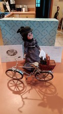 1997 Madame Alexander Miss Gulch Bicycle & Toto #13240 Box Tag Signed Stand Incl