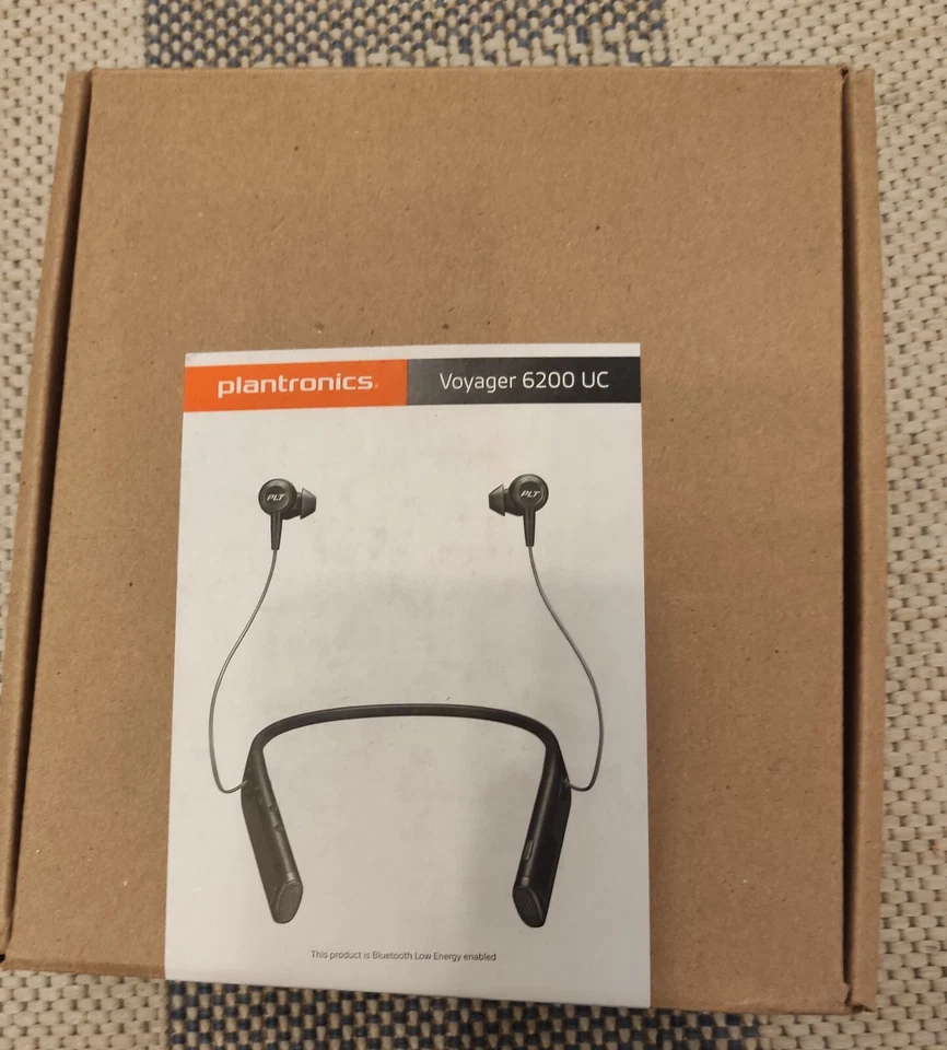 Plantronics Voyager 6200 UC - Auriculares estéreo Bluetooth -- NUEVOS - Imagen 1 de 1