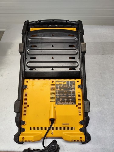 DeWalt DC021-QW Charger - Used, Signs of Wear, No Batteries - Zdjęcie 4 z 6