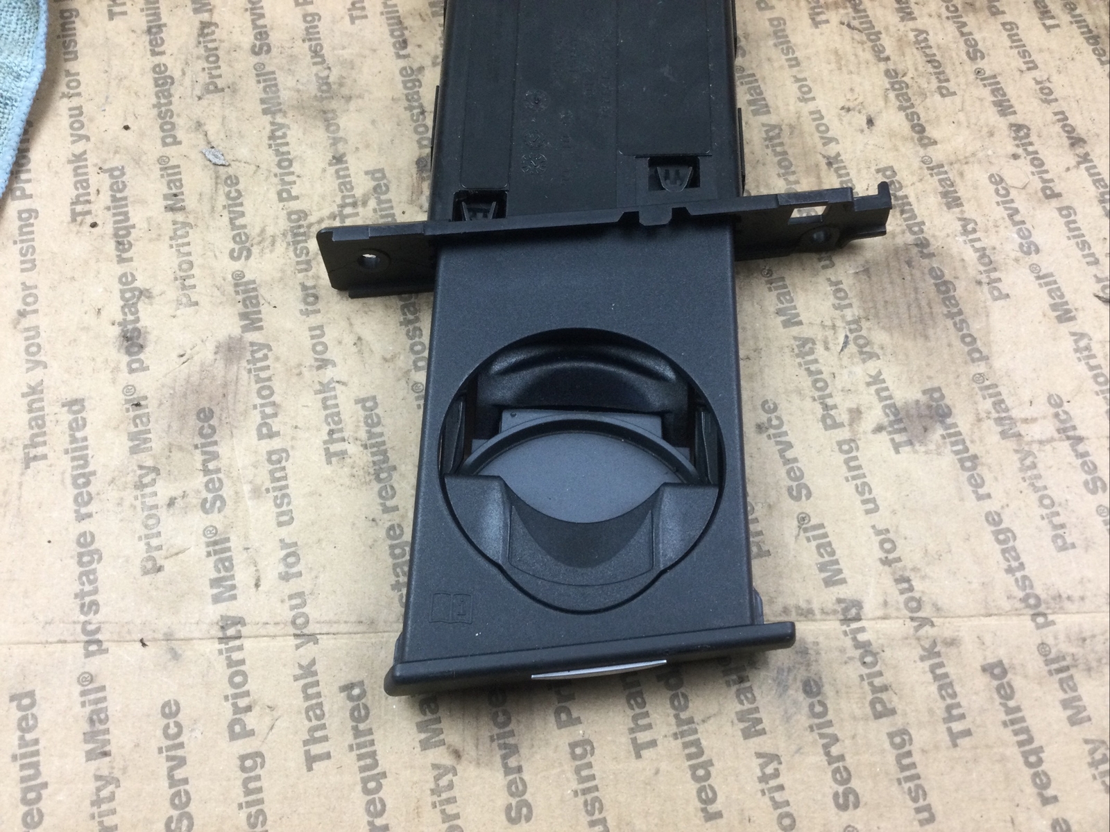 07 13 BMW E90 E91 E92 E93 3SERIES DASH FRONT RIGHT CUP HOLDER
