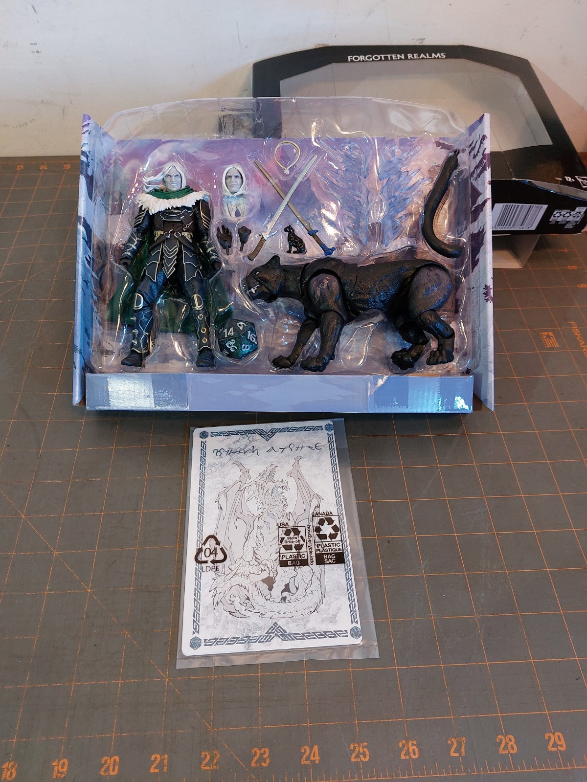 Hasbro Dungeons & Dragons Forgotten Realms Drizzt Guenhwyvar Figure Open Box