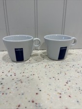 Lavazza Paar Kaffeetassen mit blauem Muster. ...