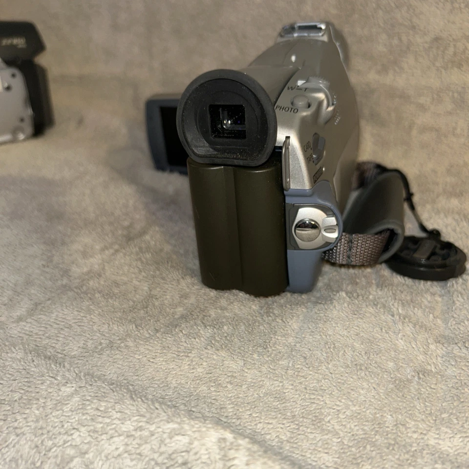 Canon ZR45 MC Mini DV Camcorder Digital Video Camera Transfer tapes - Image 3 of 4