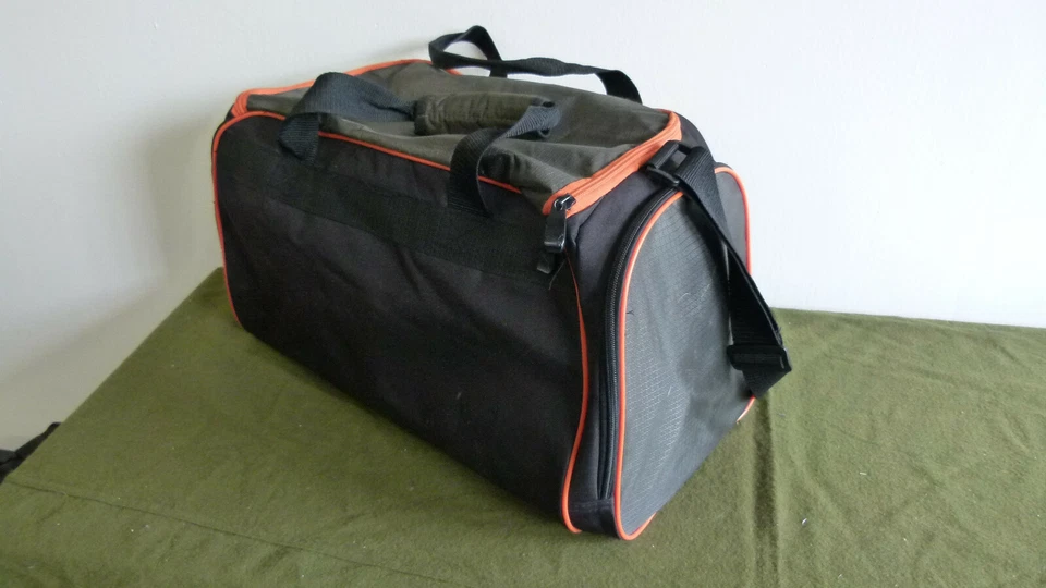 Bolso de Viaje Puma Duffle Gimnasio Verde con Correa para el Hombro Foto 4 de 4