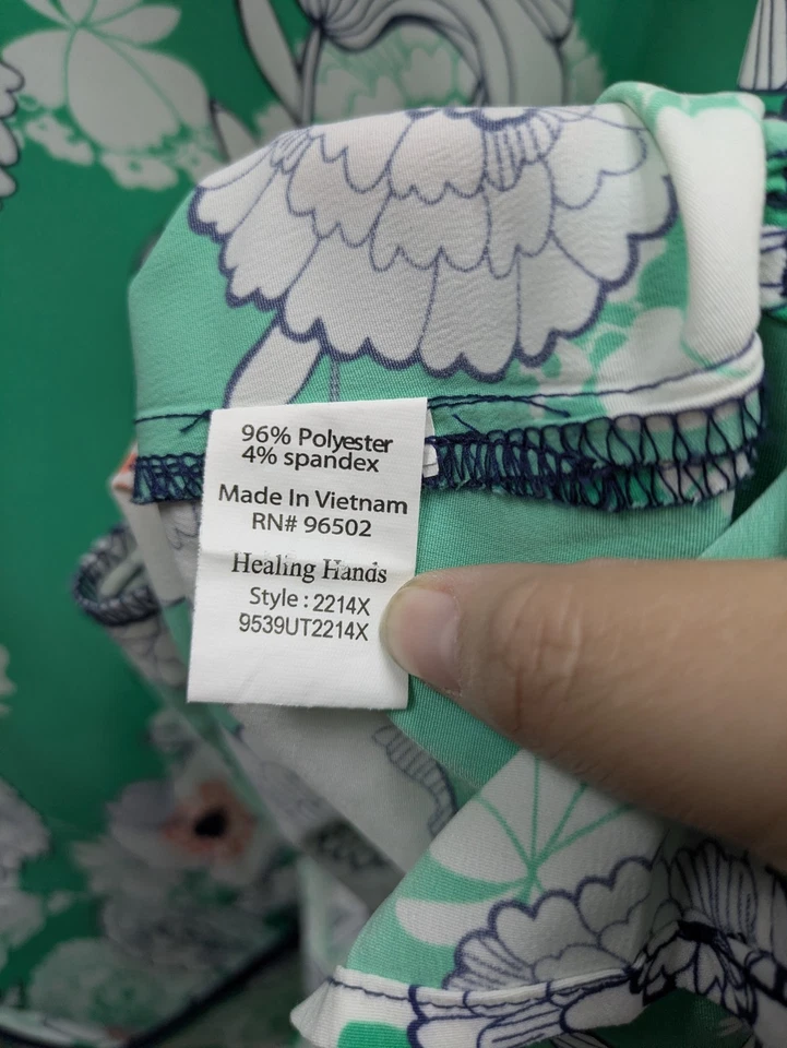 Blusa Médica Floral Para Mujer 2X Bolsillos Calce Moderno Foto 3 de 4