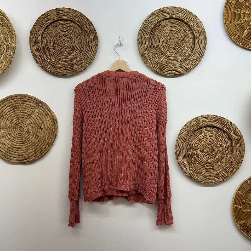 Conjunto Suéter BKE Hebilla Rosa Con Botones Tejido Pointelle Tanque y Cárdigan Mediano Foto 3 de 4