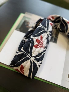 AUTHENTIQUE foulard bandana bandeau Gucci x Adidas 55,9 pouces M beige noir ??