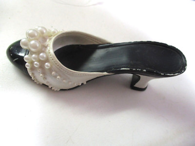 Raine Willitts Pearl Mule Slipper Heel Pump 25010 Porcelain 1998 Miniature Shoe