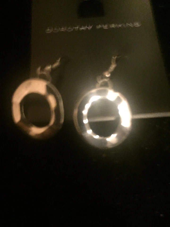 Brincos de gota com acabamento dourado Dorothy Perkins - Imagem 2 de 2