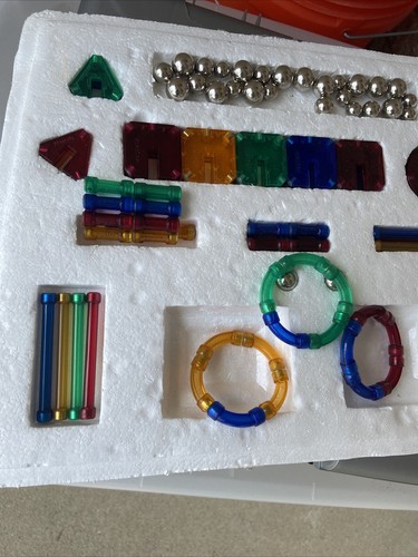RoseArt Magnetic Translucent Magnetic Building Set 79/110 Pieces Preowned - Picture 7 of 9