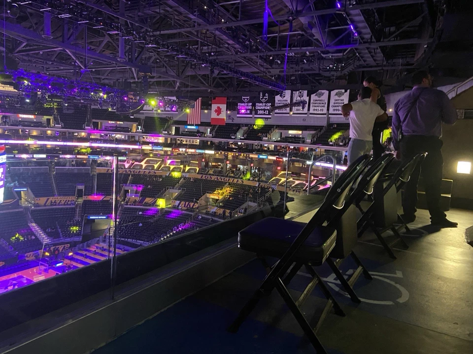 2 Grandes Entradas para The LA Lakers vs Boston Celtics 22/02/26 Sección 302 Foto 4 de 4