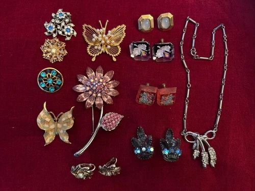 Vintage 12 Mixed Costume Jewelry Lot Brooches Earrings Necklace 14”