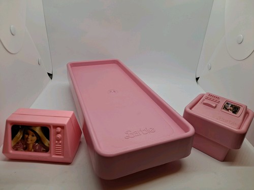 1970's Barbie Dream House Furniture. Bed, Computer Table And TV - Picture 1 of 11