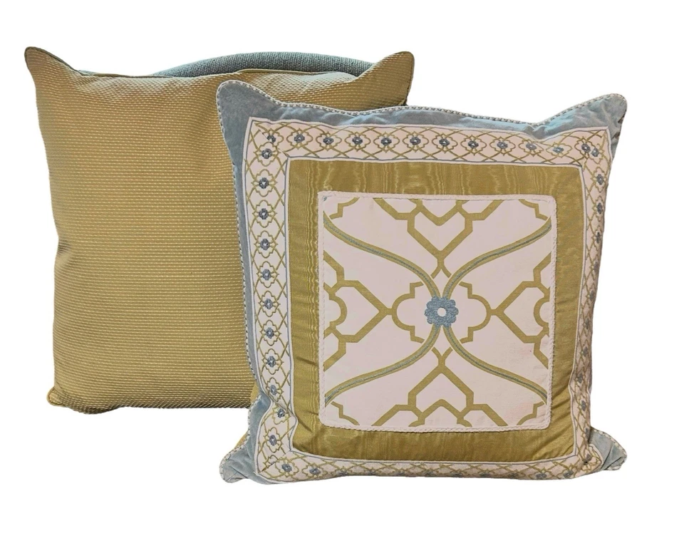 Almohada y funda lisa Eastern Accents blanca con flor azul verde x2 farsa de lujo 25 Foto 2 de 4