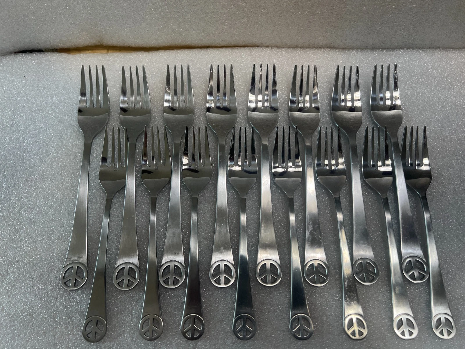 Oxford Hall Peace Sign 49 pc's Flatware Set Japan Rare 70s - Picture 4 of 18