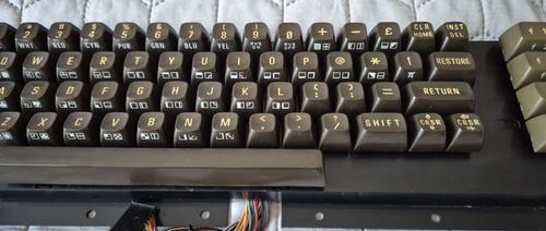 Commodore 64 Breadbin | Brown MITSUMI Keyboard | GENUINE PART | working - Picture 5 of 7