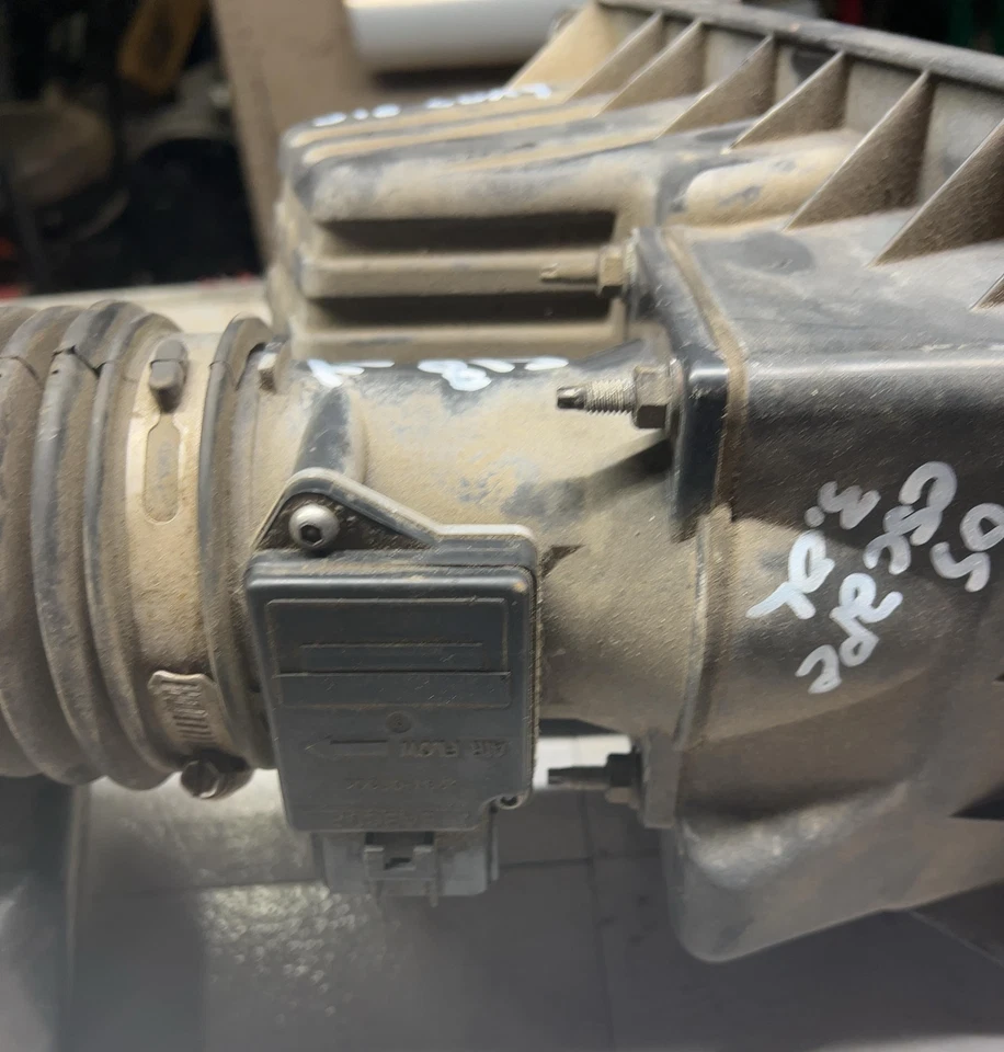 2005-07 FORD ESCAPE MERCURY MARINER 3.0L Air Intake Cleaner Filter Box Assembly - Image 4 of 4