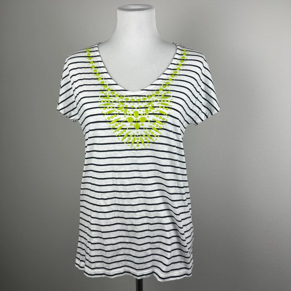 Top de mujer GAP a rayas con cuello en V blanco negro con cuentas escote manga corta Foto 3 de 4