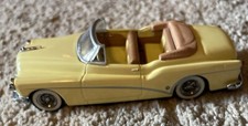 DINKY MATCHBOX 1:43 1953 BUICK SKYLARK CONVERTIBLE YELLOW