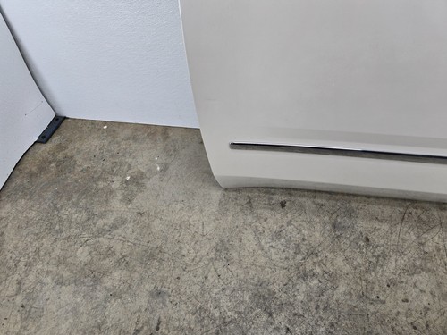 GMC YUKON DENALI XL 15-20 OEM REAR RIGHT PASSENGER EXTERIOR COMPLETE WINDOW DOOR - Picture 7 of 10