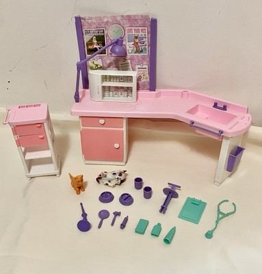 BARBIE LOVE 'N CARE VET PET CENTER SET 1996