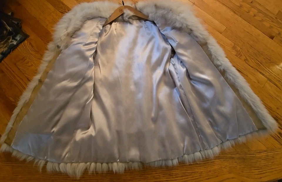 Beautiful Vtg. Blue Fox Fur Jacket Size Large?  - Image 3 of 4