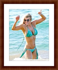 Fergie 8.5 x 11 Candid Color Unframed Photograph