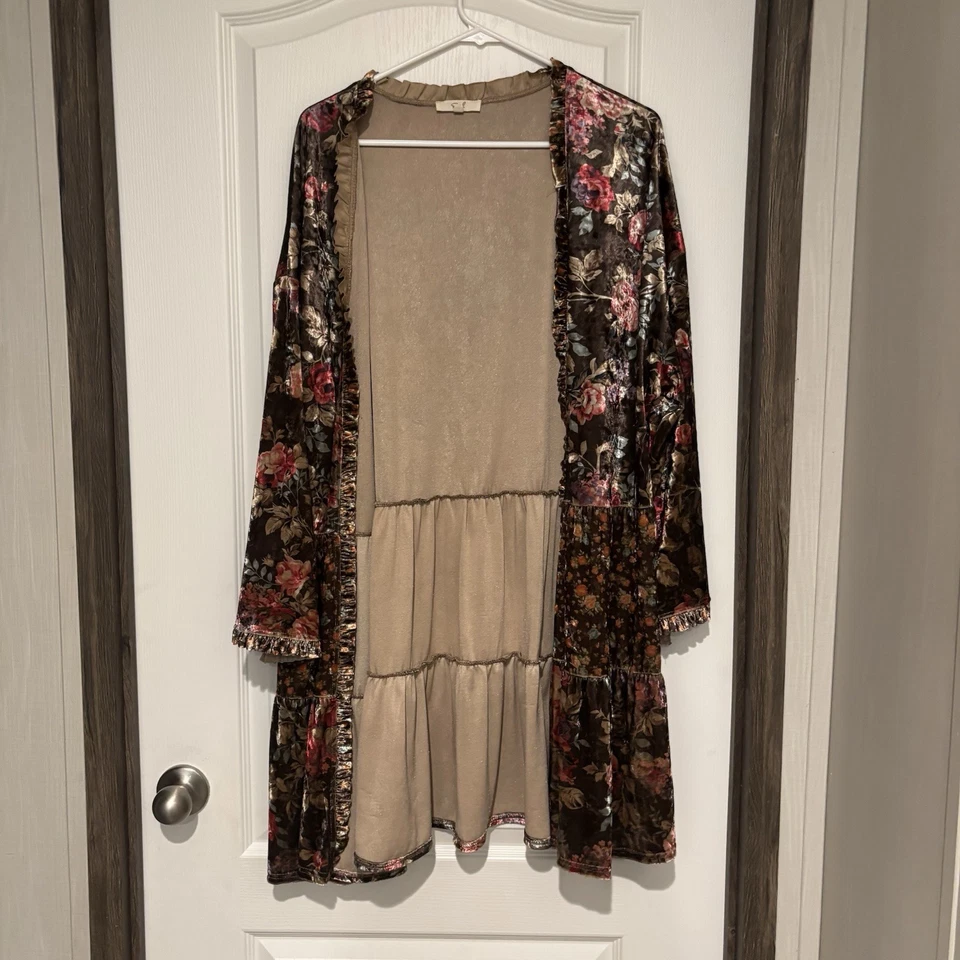 Cardigã cavalete quimono panné veludo marrom floral casa de campo babados boêmios tamanho GG - Imagem 2 de 4