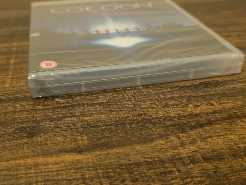 Cocoon: Special Edition (Blu-Ray, Region B) New!!! *Artwork Damage* Foto 2 de 4