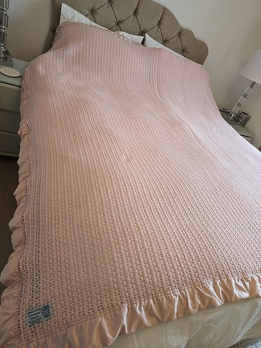 VINTAGE JOHN AKINSON Atkincel 100% pure wool cellular blanket dusk pink 80x80"