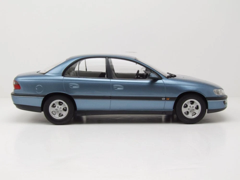 Opel Omega B 1996 hellblau metallic Modellauto 1:18 Triple9 - Bild 4 von 4