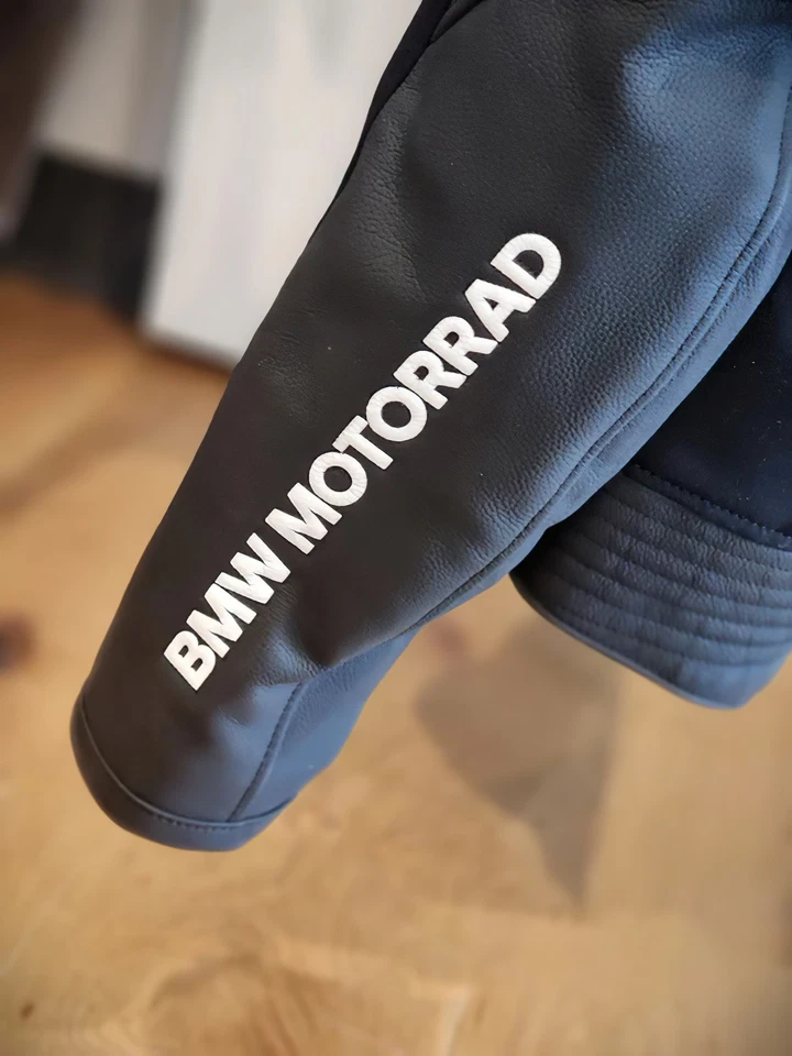 Chaqueta de moto de cuero negra para hombre con armadura CE | Equipo de carreras de motocicletas estilo BMW Foto 4 de 4