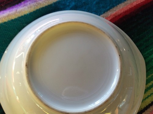 A DECORATIVE BOWL. - Picture 3 of 3