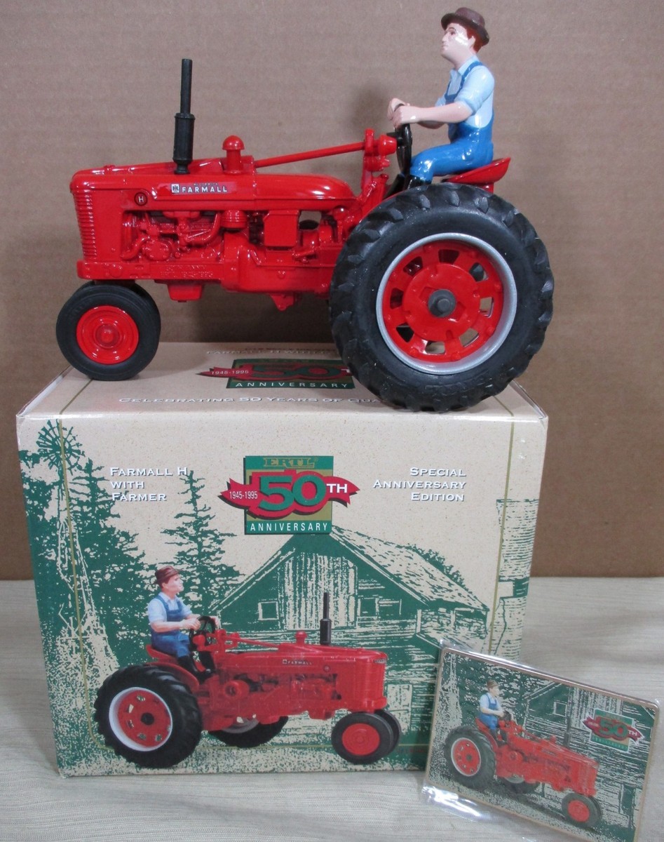 ミニカー　アメリカントラクター　McCORMICK FARMALL McCormick Farmall H Red Farm Tractor With Farmer Driver Figurine