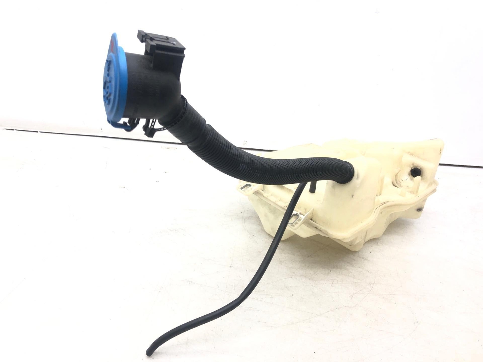 20162022 BMW X1 WINDSHIELD WASHER RESERVOIR TANK W/O HEADLAMP WASHERS