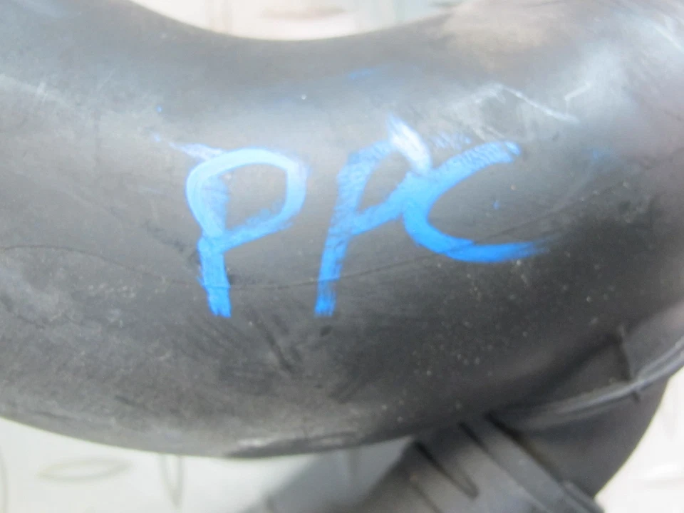 11-18 JUEGO DE TUBOS DE MANGUERA DE ADMISIÓN DE AIRE LADO IZQUIERDO Y DERECHO TURBO 4.8L PORSCHE CAYENNE 958 Foto 2 de 4