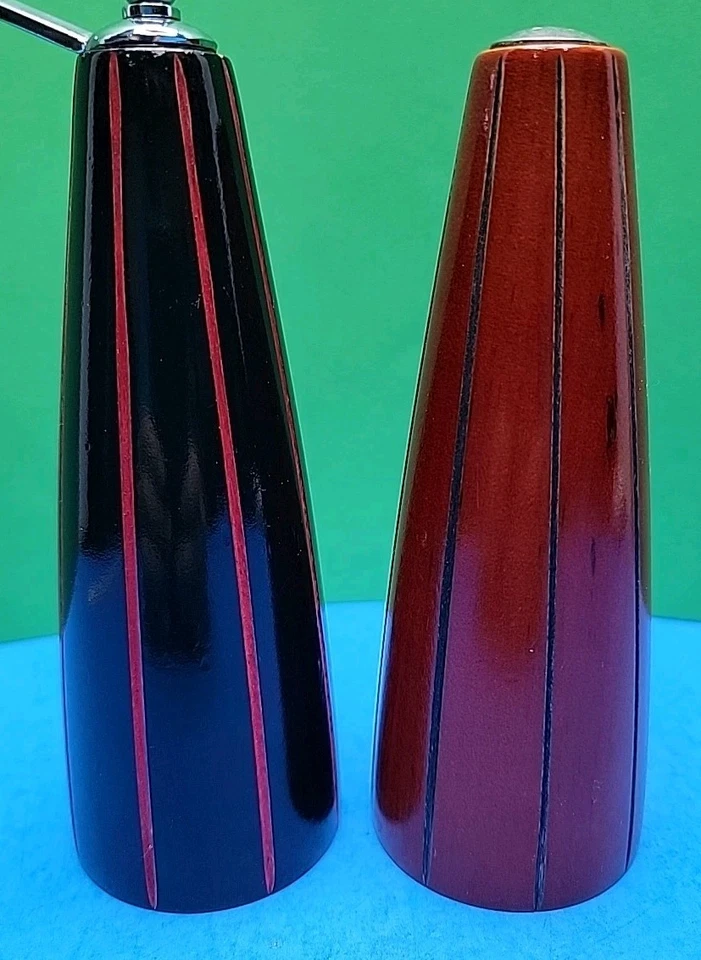 Salero y molino de pimienta Robert Wilhelm - Hecho a mano - 6,5" de alto. Foto 2 de 4