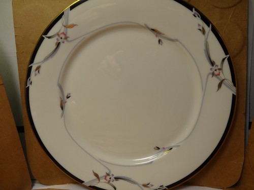 Gorham 10 5/8" Dinner Plate, Manhattan Pattern (Used/EUC) - Picture 3 of 12