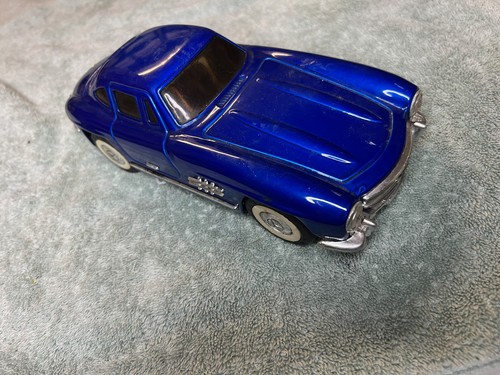 Friction drive 1956 Mercedes Benz 300SL tin toy - Picture 2 of 5