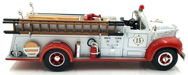 First Gear 1/34 Scale 19-2386 - 1960 Mack B-Model Pumper Baltimore F.D - Image 4 of 4
