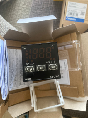 1PC New Temperature Controller E5CSVR1T500 E5CSV-R1T-500
