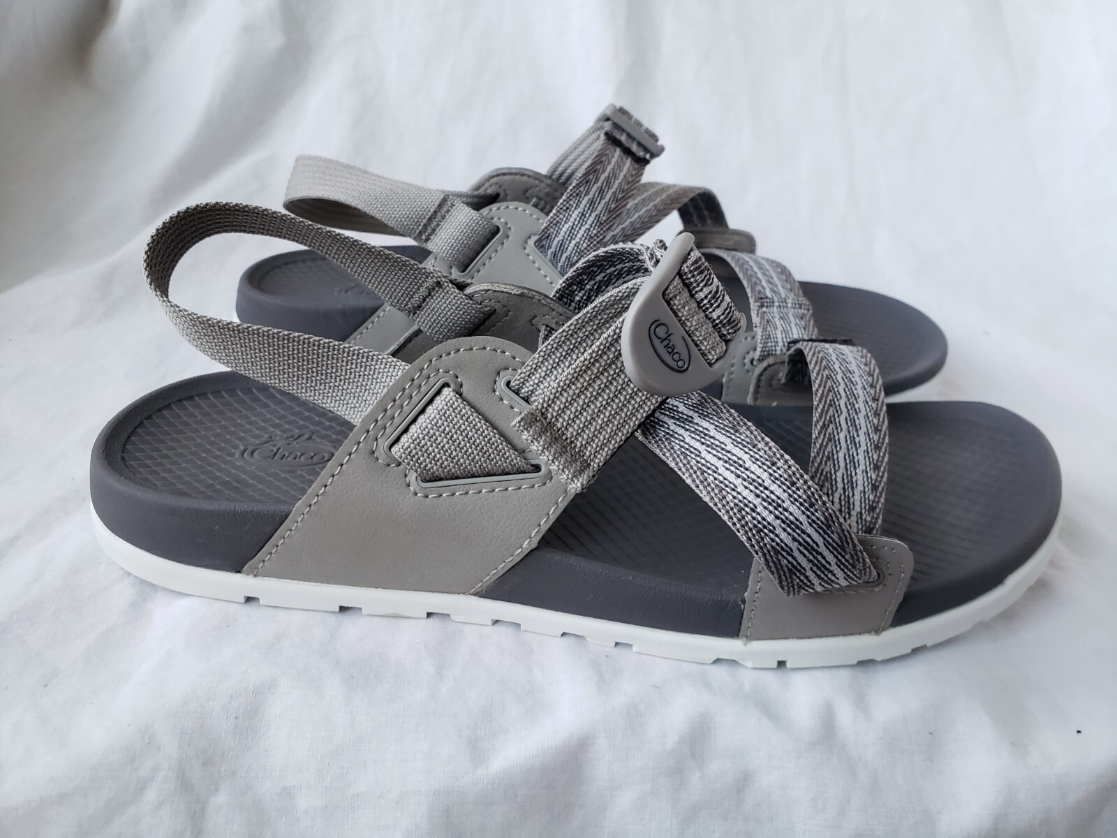 CHACO LOWDOWN GRAY WHITE CHEVRON PATTERN TOE HIKI… - image 4