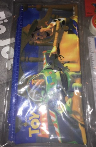Disney Toy Story WoodyStudy Kit - Borrador Rojo, Bolsa para Lápices, Sacapuntas, Raro - Imagen 2 de 9