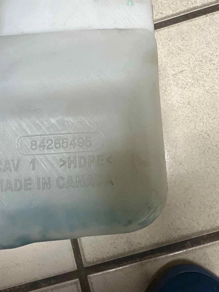 Chevrolet Equinox washer bottle 2018 to 2023 tank reservoir assy OEM 84265495 - Image 4 of 4