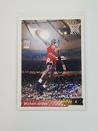 92-93 Upper Deck Michael Jordan HOF Base Card (Chicago Bulls) #23 In