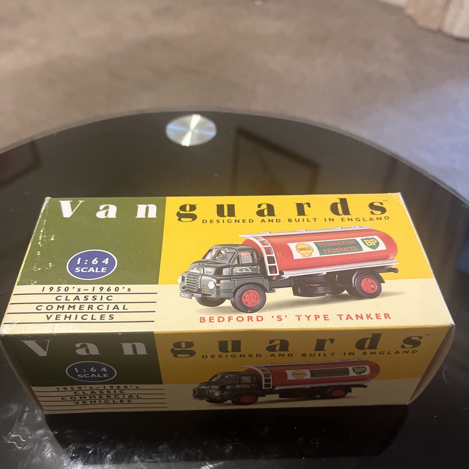LLEDO VANGUARDS 1:64 BEDFORD S TYPE TANKER - SHELL/BP  VA7001