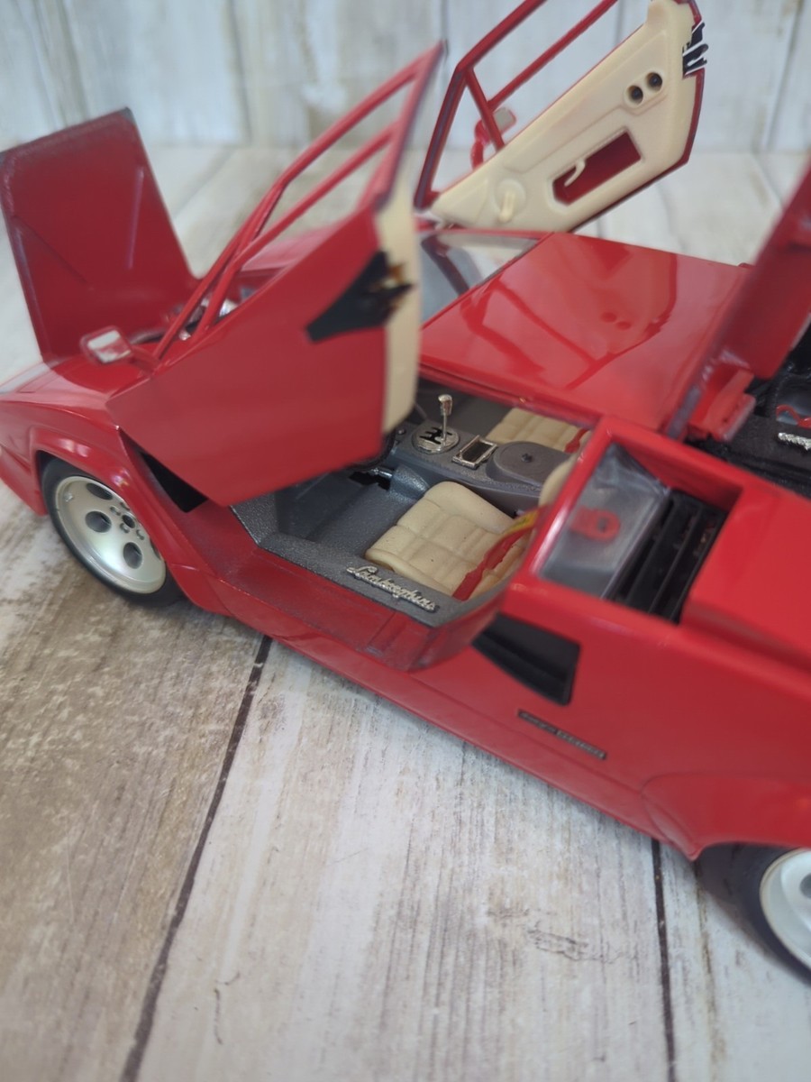Burago 1988 Lamborghini Countach 1:18 Scale Diecast Model Car Red