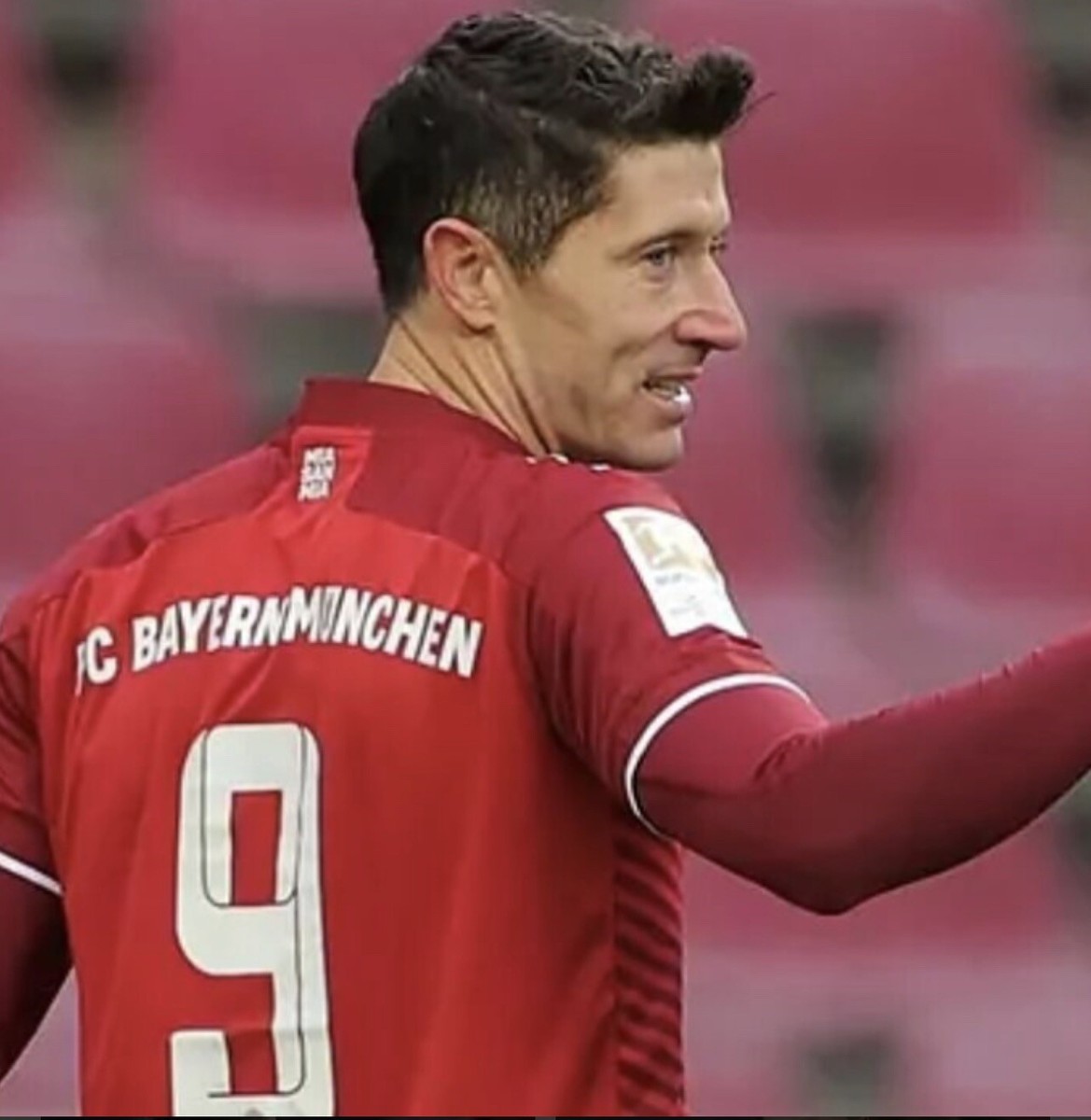 Bayern Munich LEWANDOWSKI #9 Football Home Name print and number