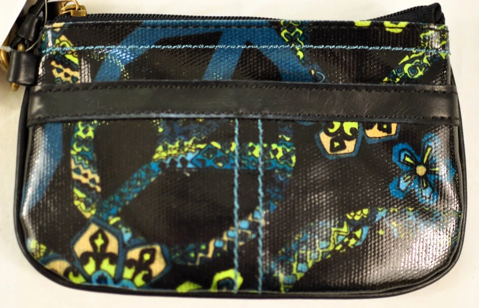 Niñas Mudd Bolso sin asas Azul con Estampado Cremallera Muñequera Llavero Forro Precio de venta sugerido por el fabricante $40 Foto 2 de 4