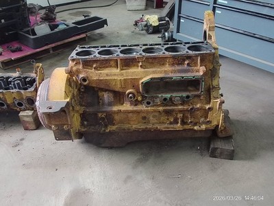 Caterpillar C7 Bottom End with Crankshaft, Pistons, Camshaft Good Crosshatch